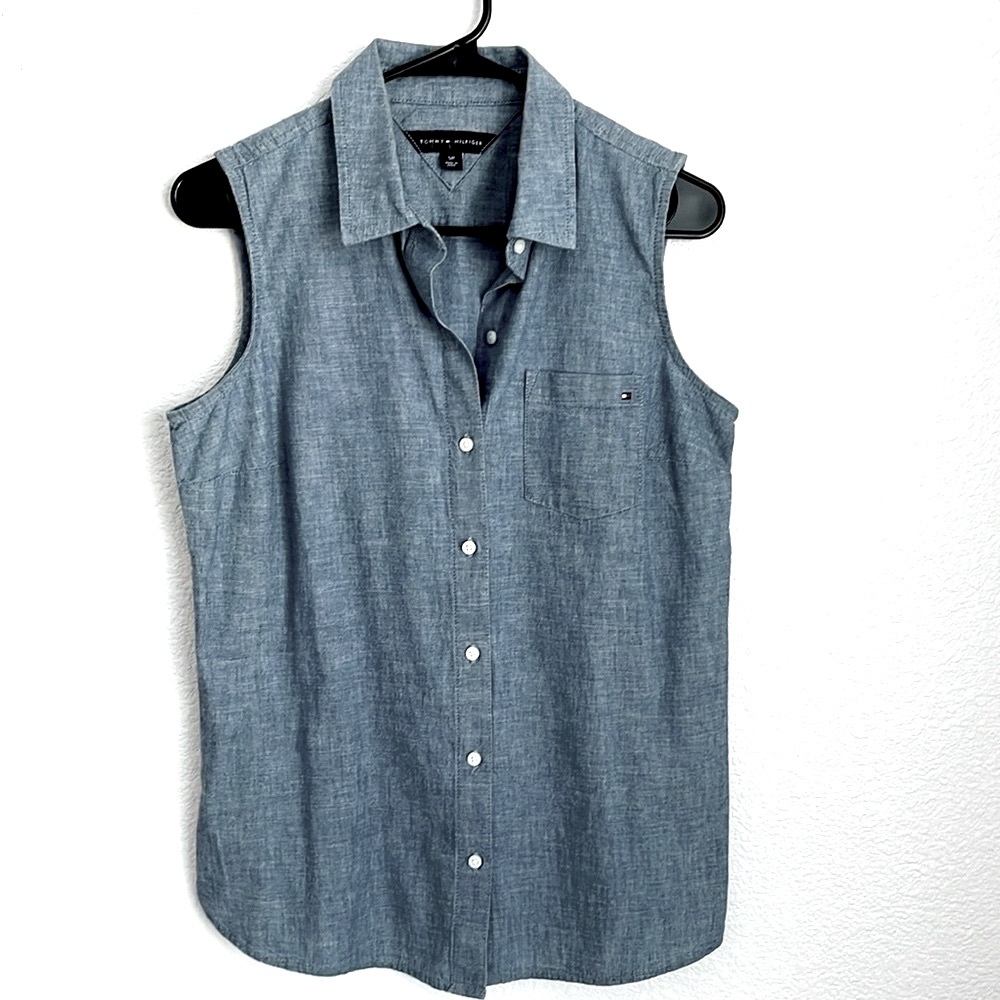 Tommy Hilfiger collared short sleeve blouse. Size S  Blue
